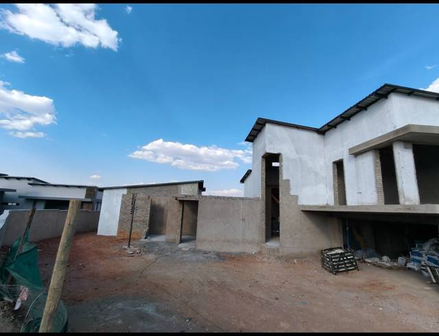 4 BEDROOM FREEHOLD FOR SALE IN CASHAN